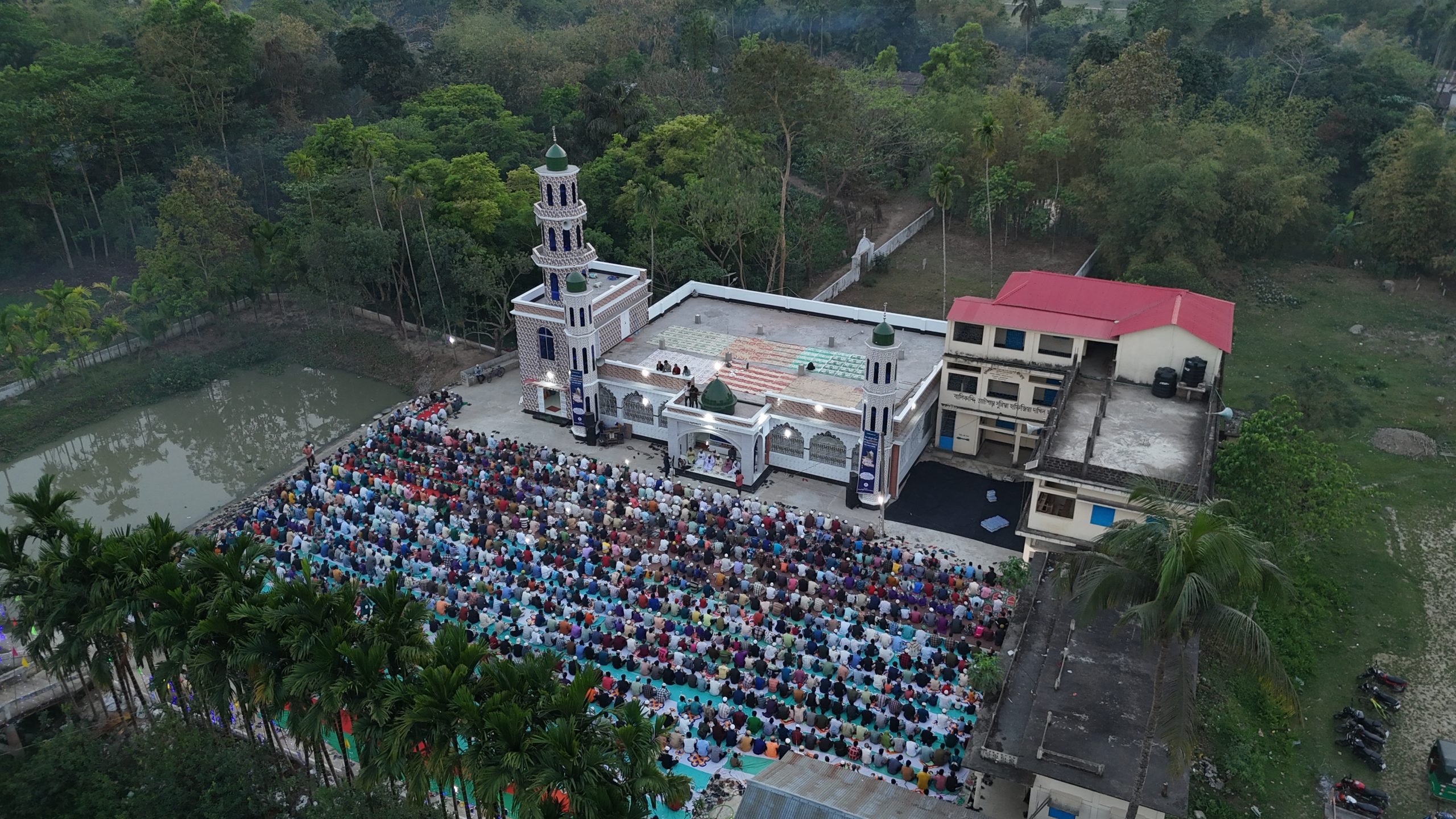 বালিকান্দি গ্রামে ১৭০০ রোজাদারদের নিয়ে গণ ইফতার ও দোয়া মাহফিল অনুষ্ঠিত-