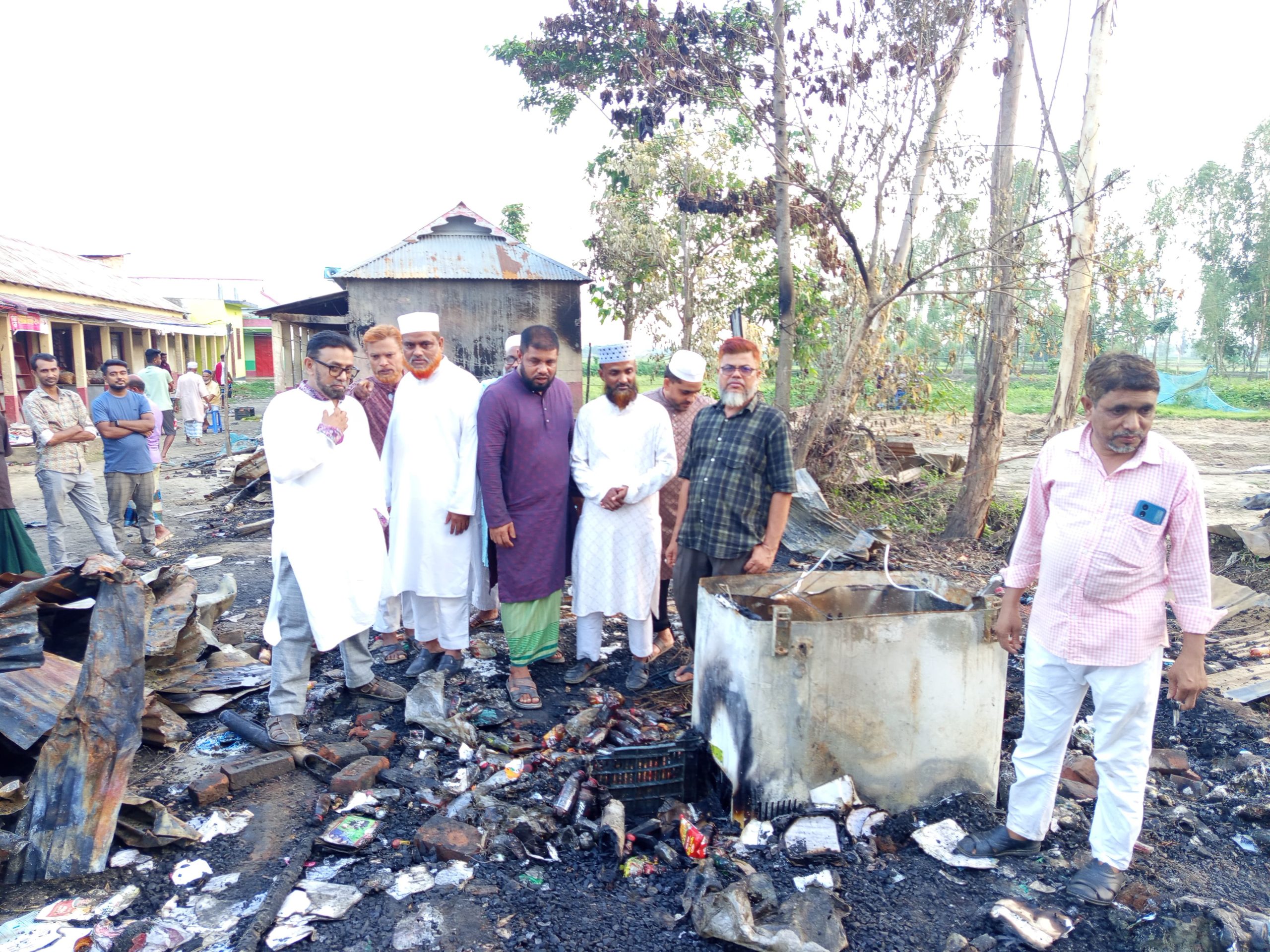 জগন্নাথপুরের মুজিব মার্কেটে অগ্নিকাণ্ডে ক্ষতিগ্রস্ত দোকানঘর পরিদর্শনে জগন্নাথপুর উপজেলা জামায়াতের দায়িত্বশীলবৃন্দ-