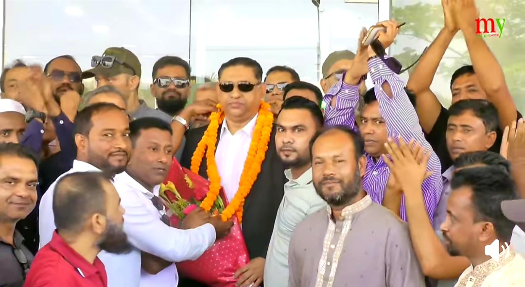 বিমানবন্দরে নেতাকর্মীদের ভালোবাসায় সিক্ত যুক্তরাজ্য বিএনপির সহ সভাপতি এম এ ছাত্তার –